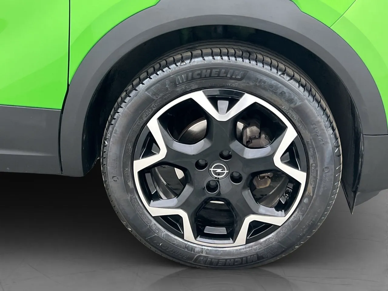Vehicle image 25