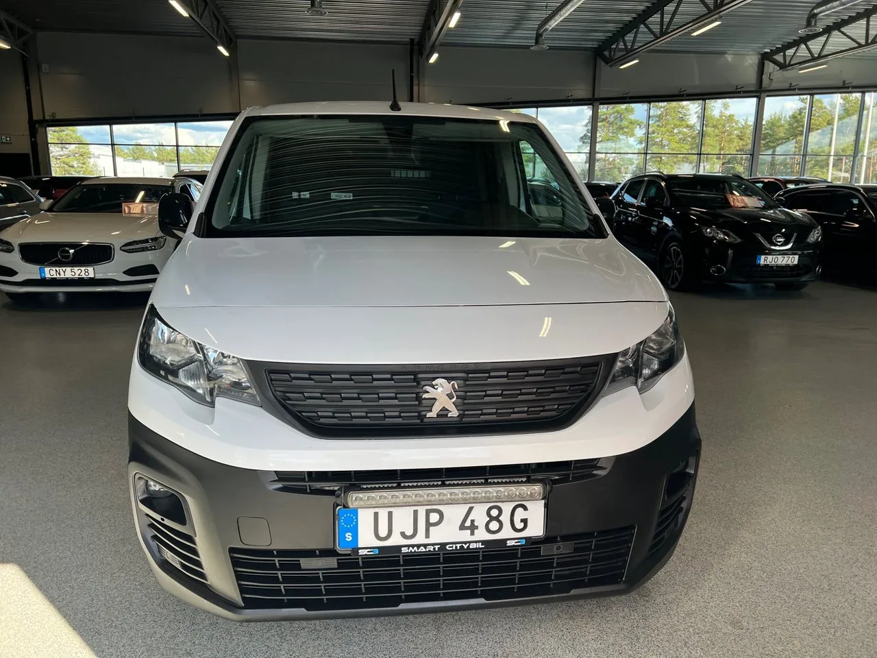 Vehicle image 8