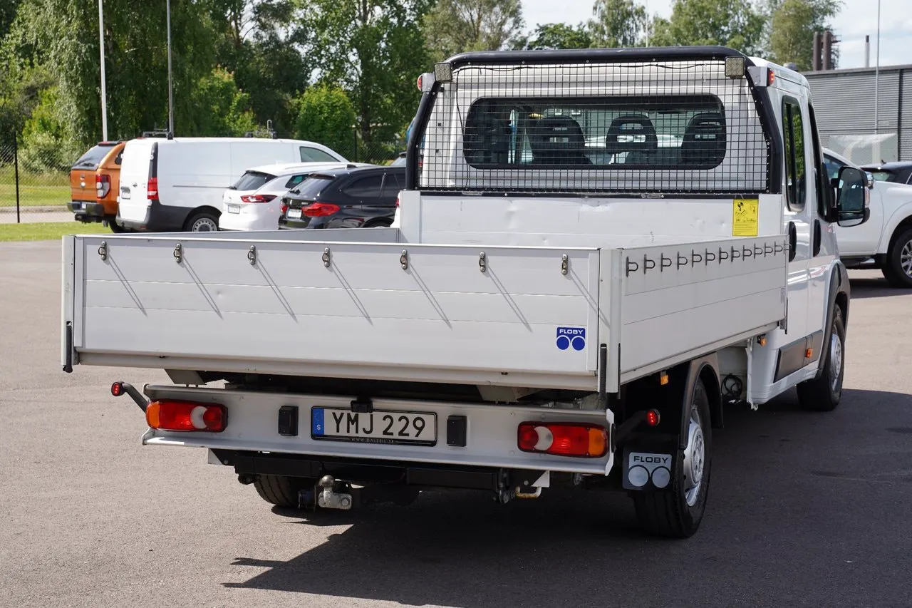 Vehicle image 24