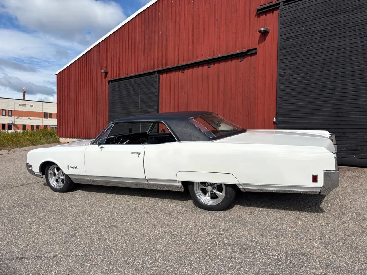 Vehicle image 7