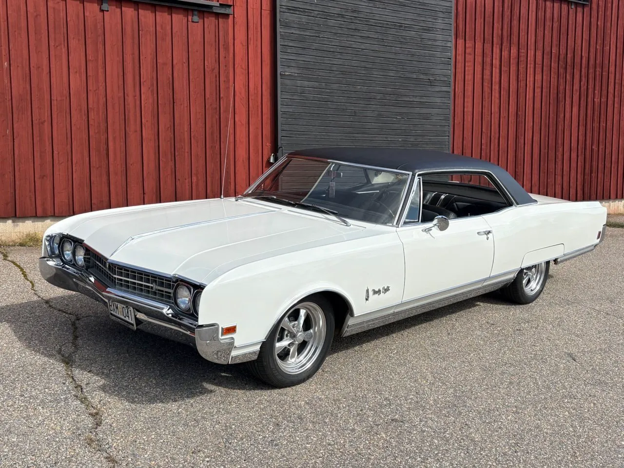 Vehicle image 4