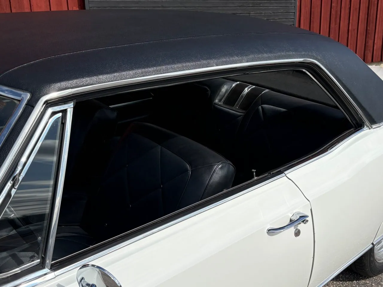 Vehicle image 18