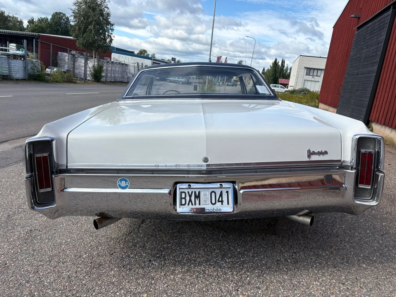 Vehicle image 8