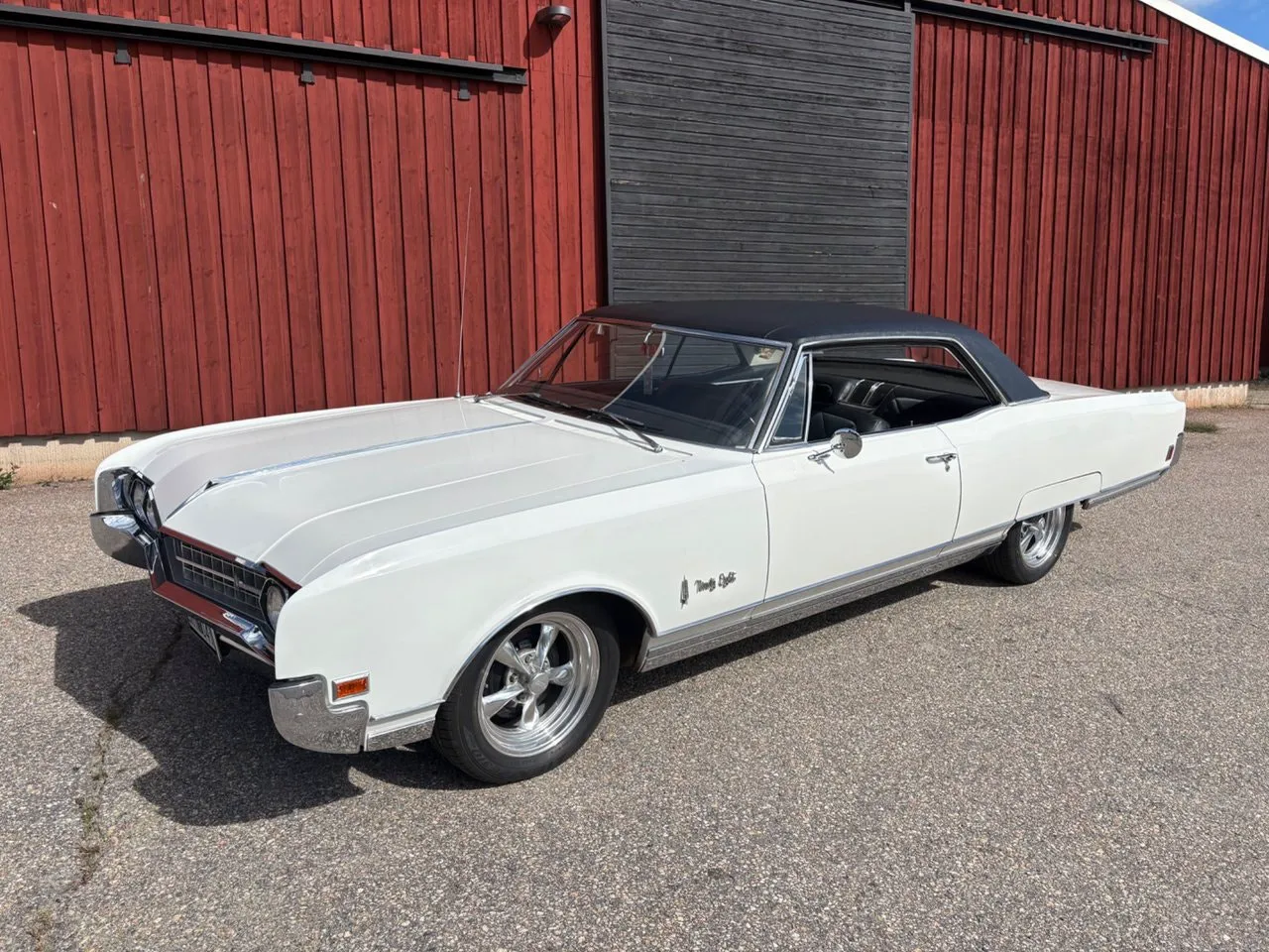 Vehicle image 24