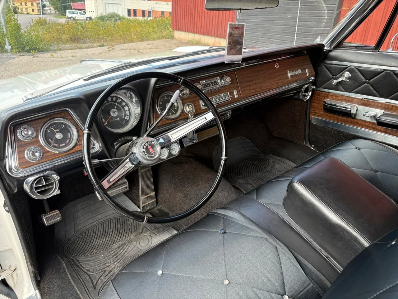 Vehicle image 11