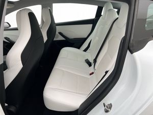 Tesla Model 3 bild 28