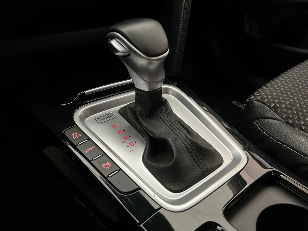 Vehicle image 24