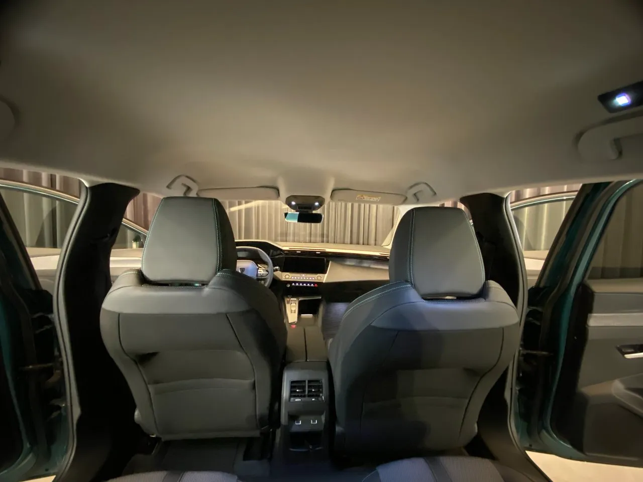 Vehicle image 32