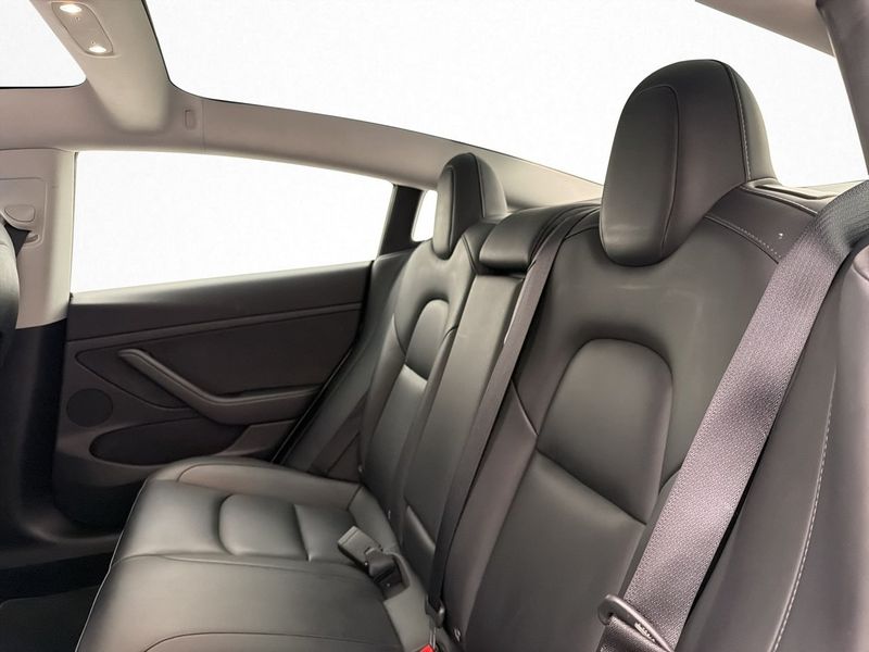 Tesla Model 3 bild 27