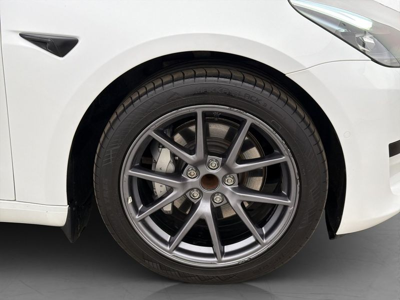 Tesla Model 3 bild 33