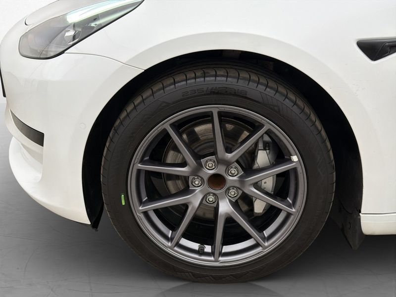 Tesla Model 3 bild 32