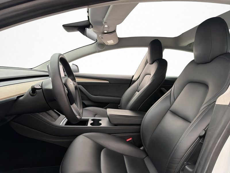 Tesla Model 3 bild 11