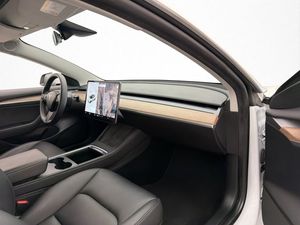 Tesla Model 3 bild 26