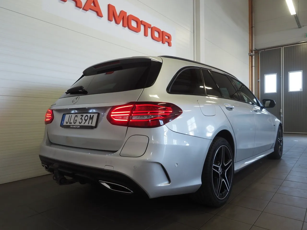 Vehicle image 6