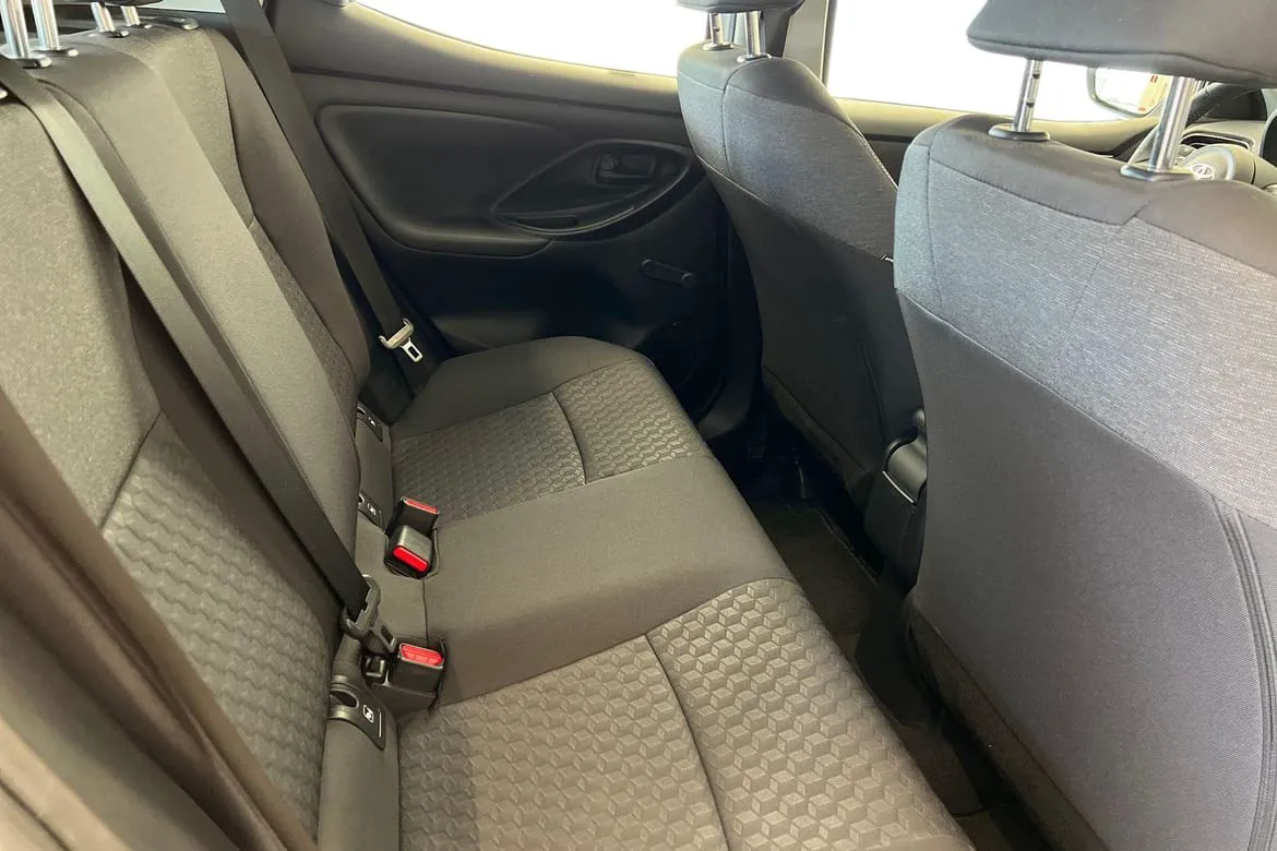 Vehicle image 7