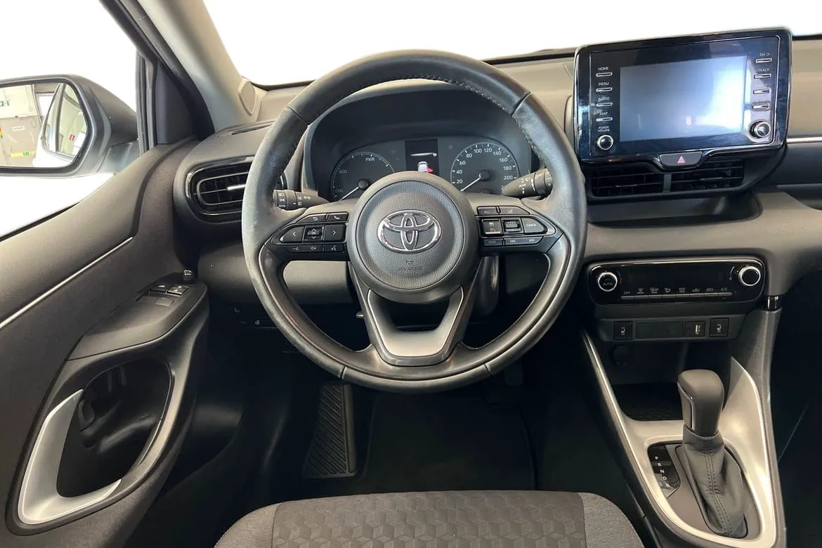 Vehicle image 10