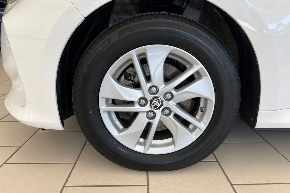 Vehicle image 16