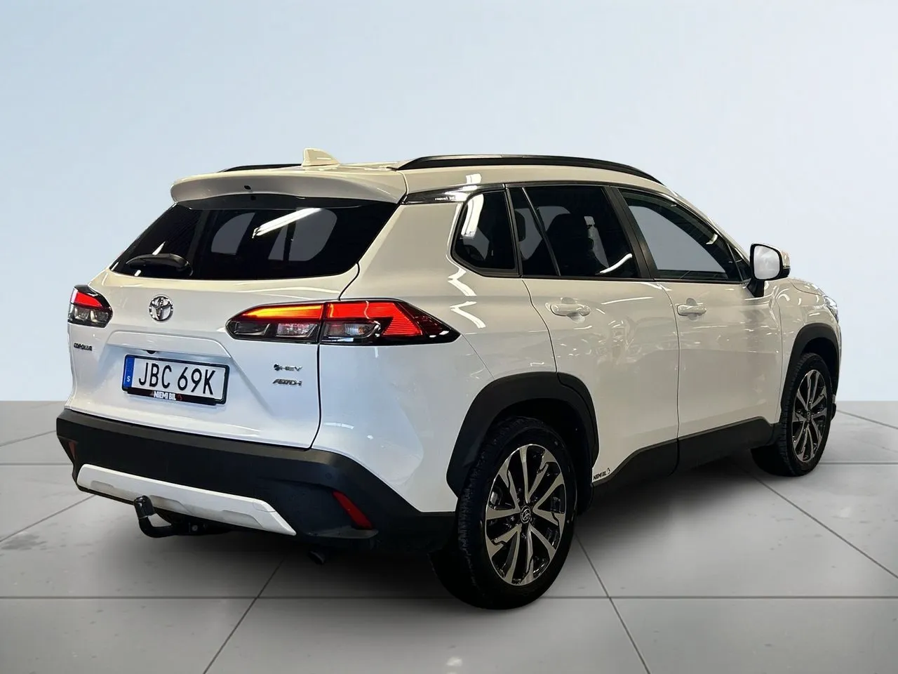 Vehicle image 5