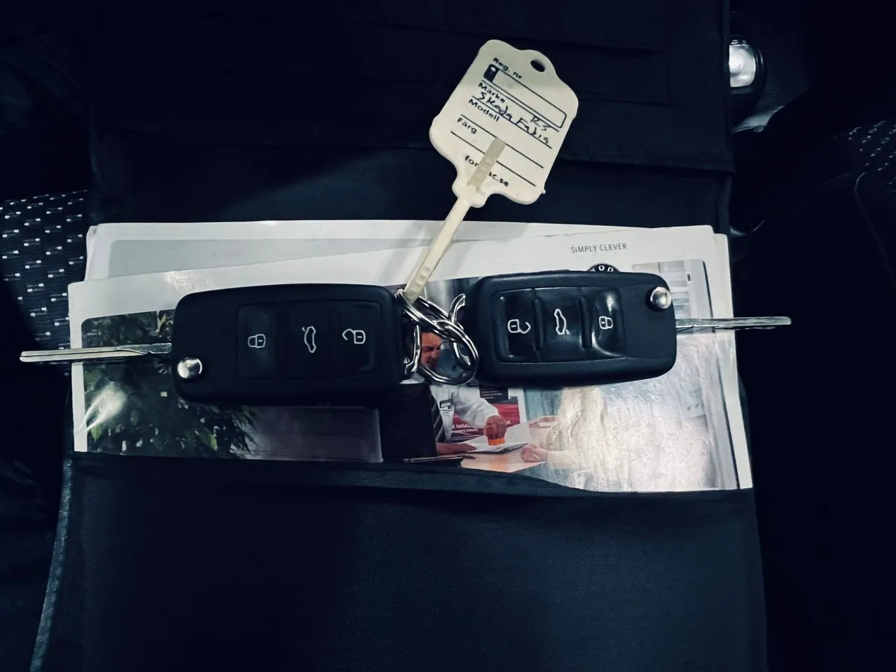 Vehicle image 21