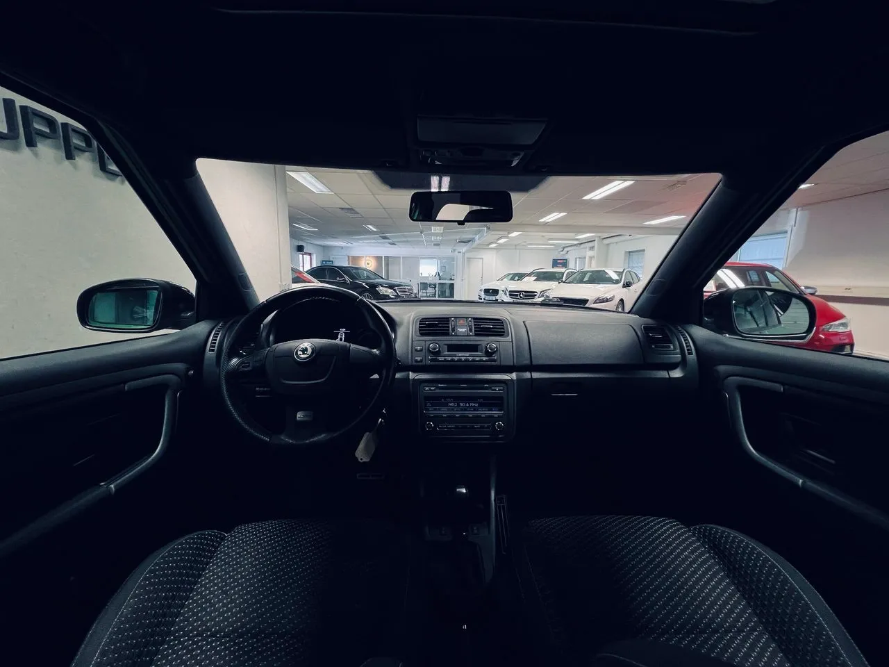 Vehicle image 10