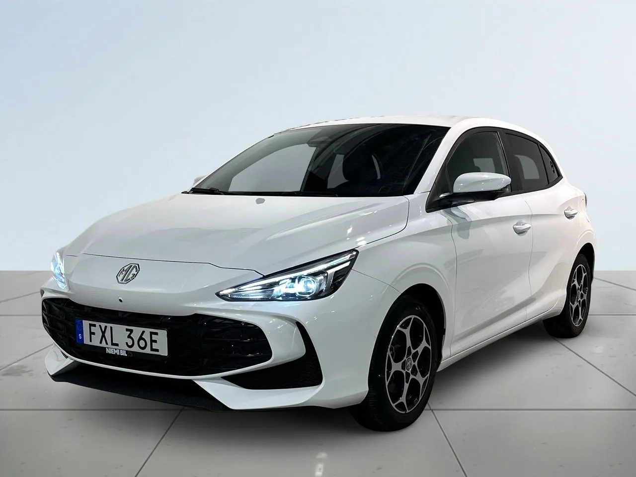 Vehicle image 15