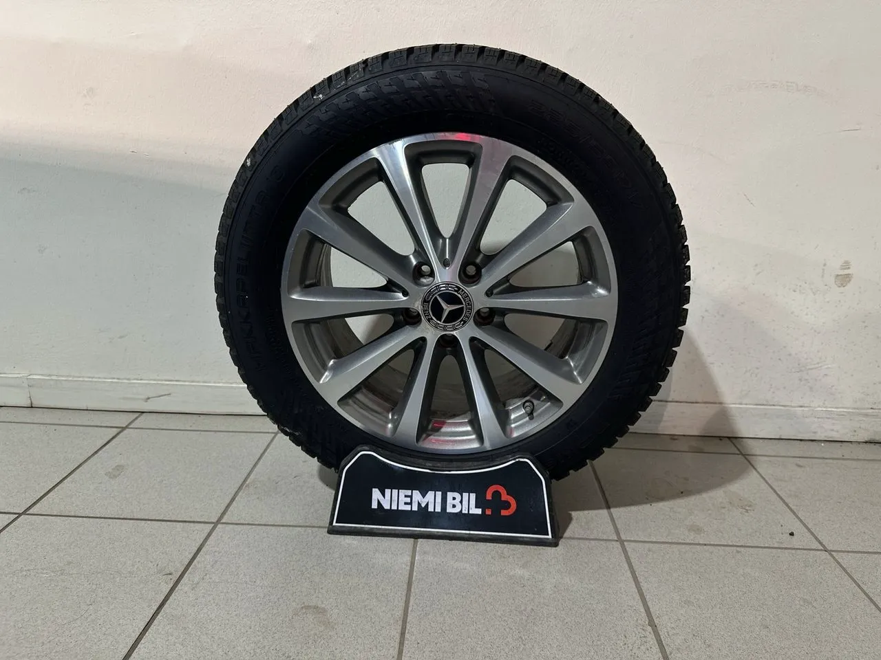 Vehicle image 16