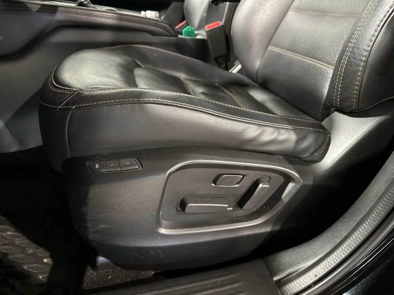 Vehicle image 18