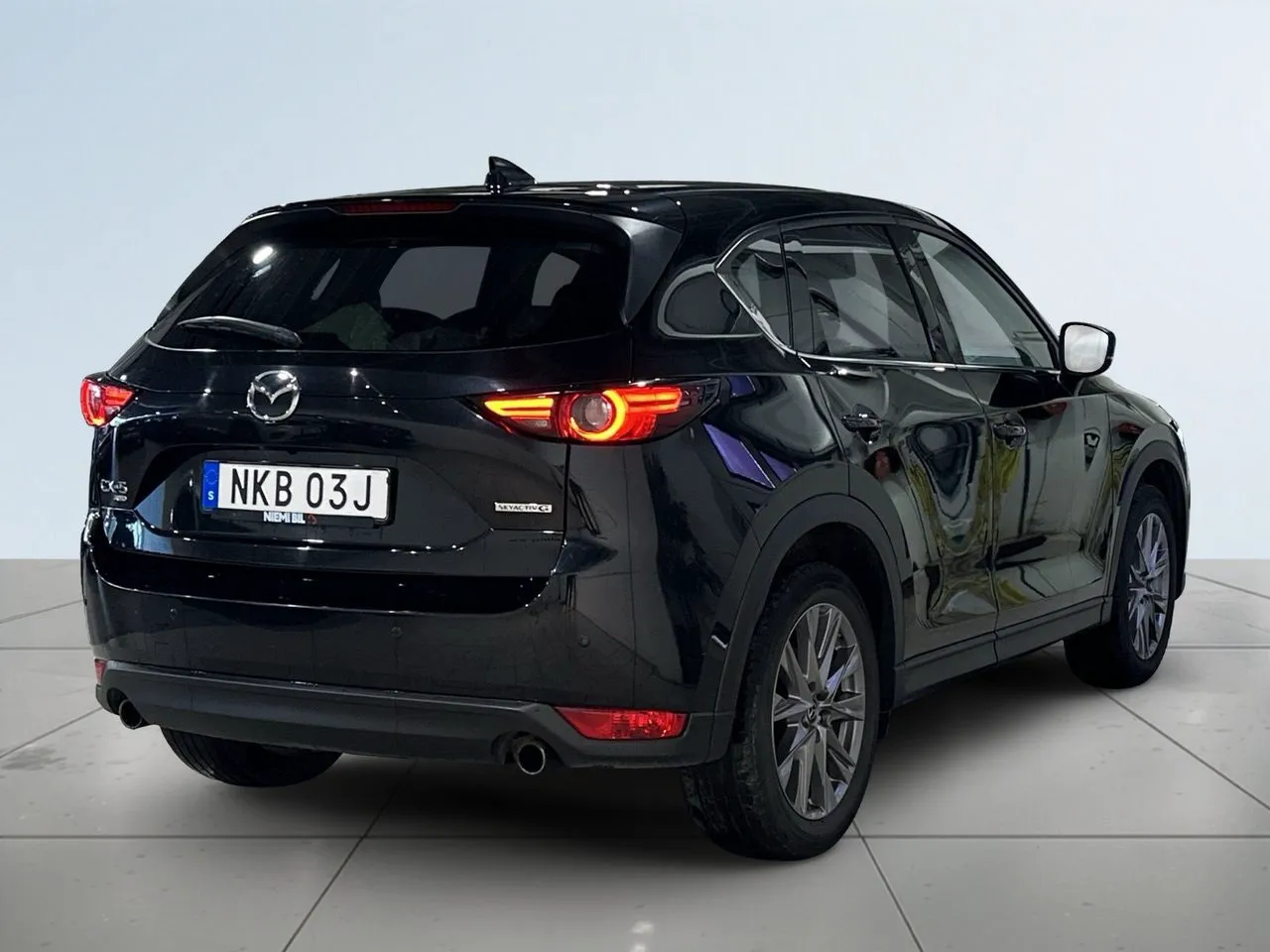 Vehicle image 5
