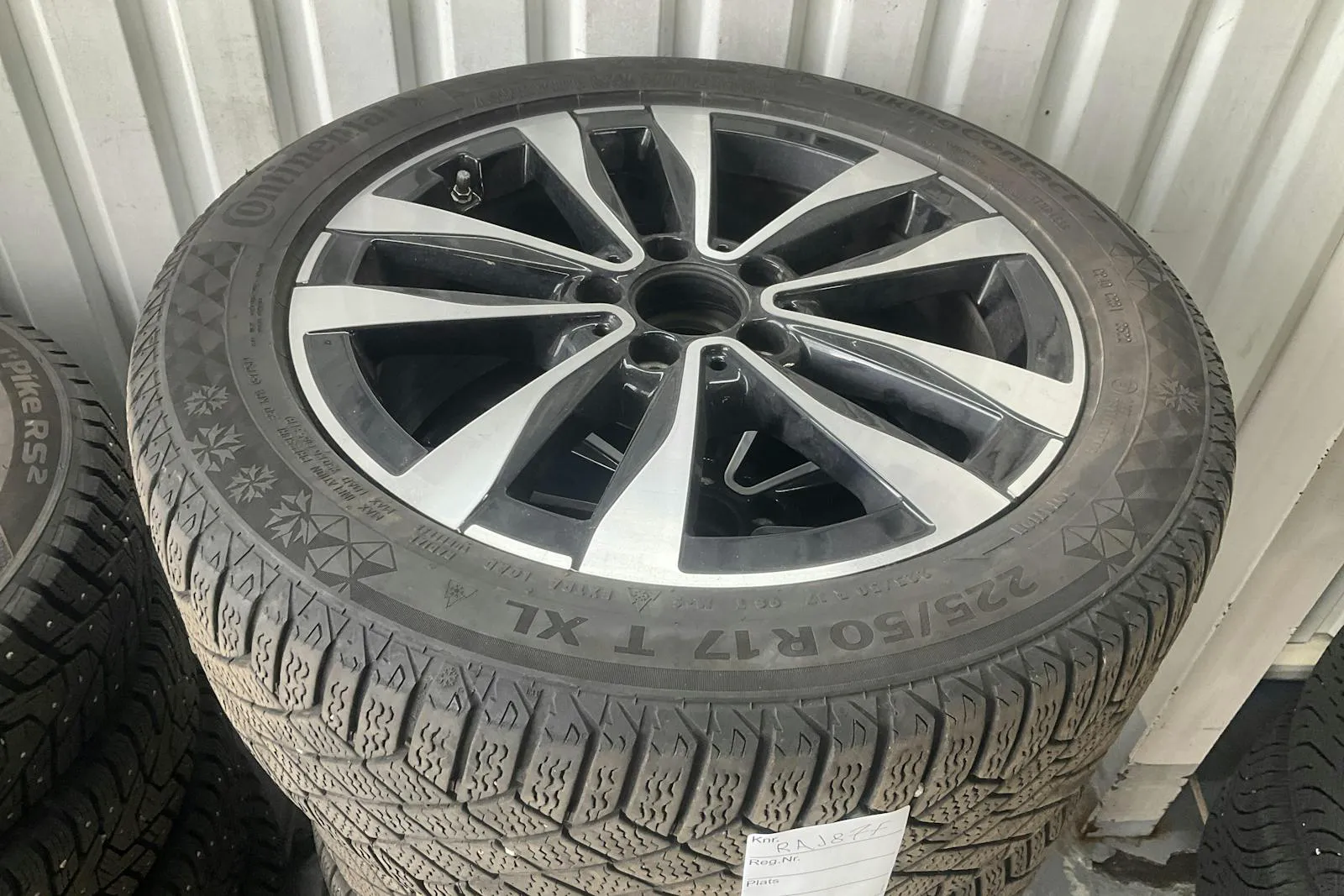 Vehicle image 16