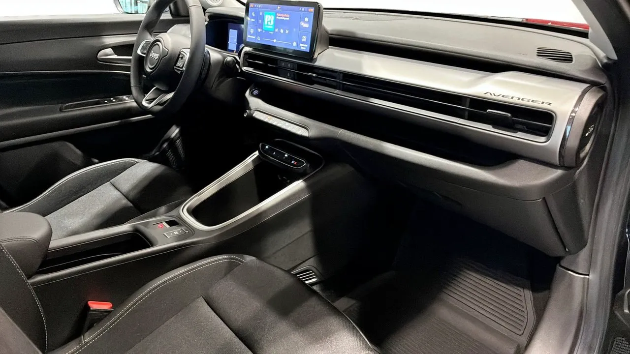 Vehicle image 13