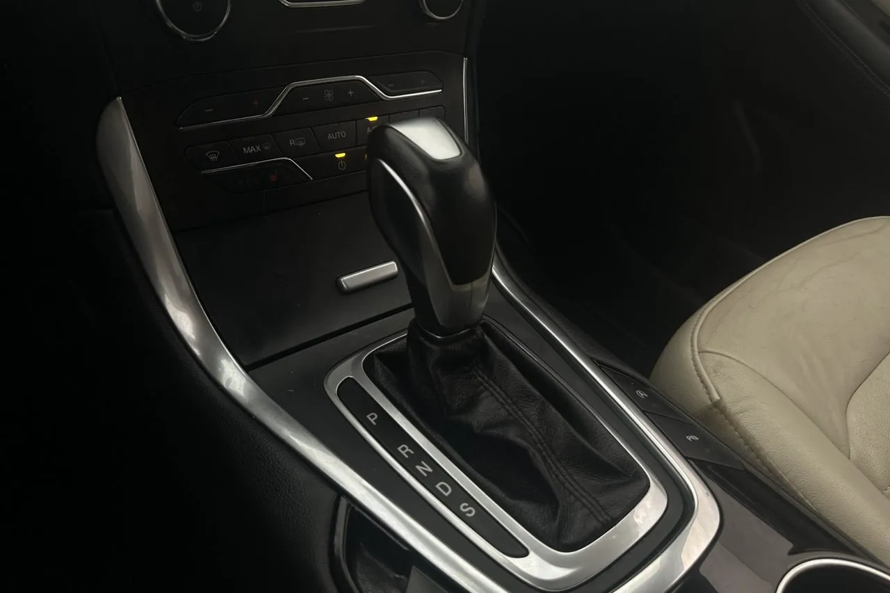 Vehicle image 28