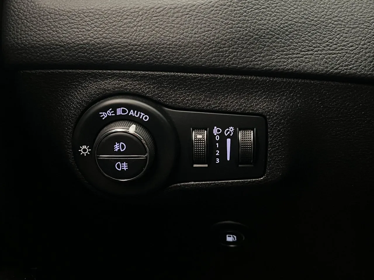 Vehicle image 27