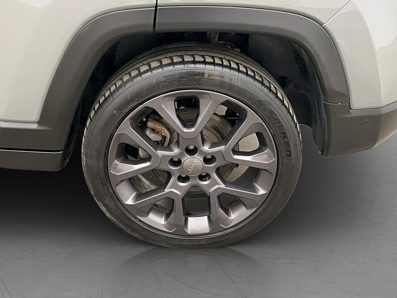 Vehicle image 32