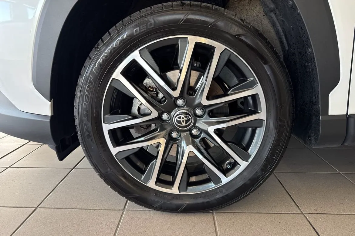 Vehicle image 14