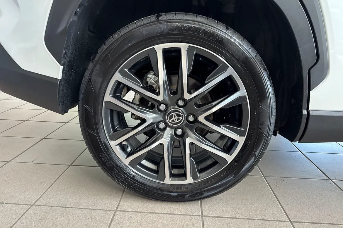 Vehicle image 16
