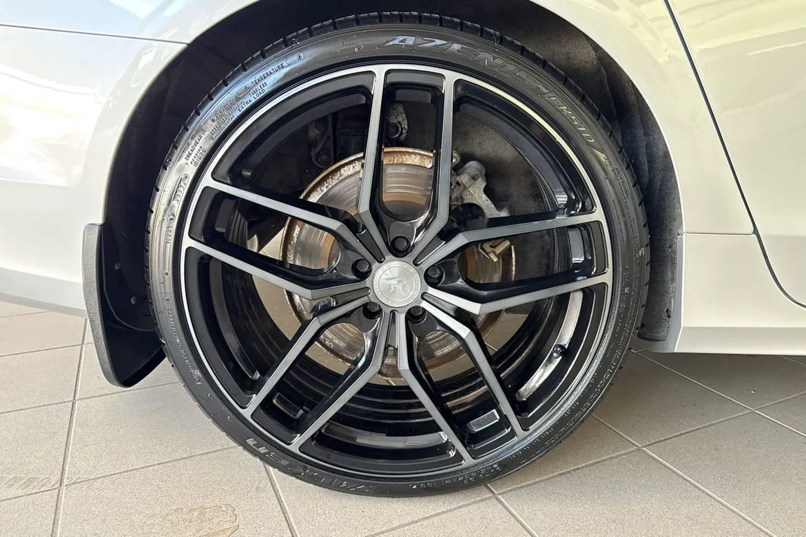 Vehicle image 22
