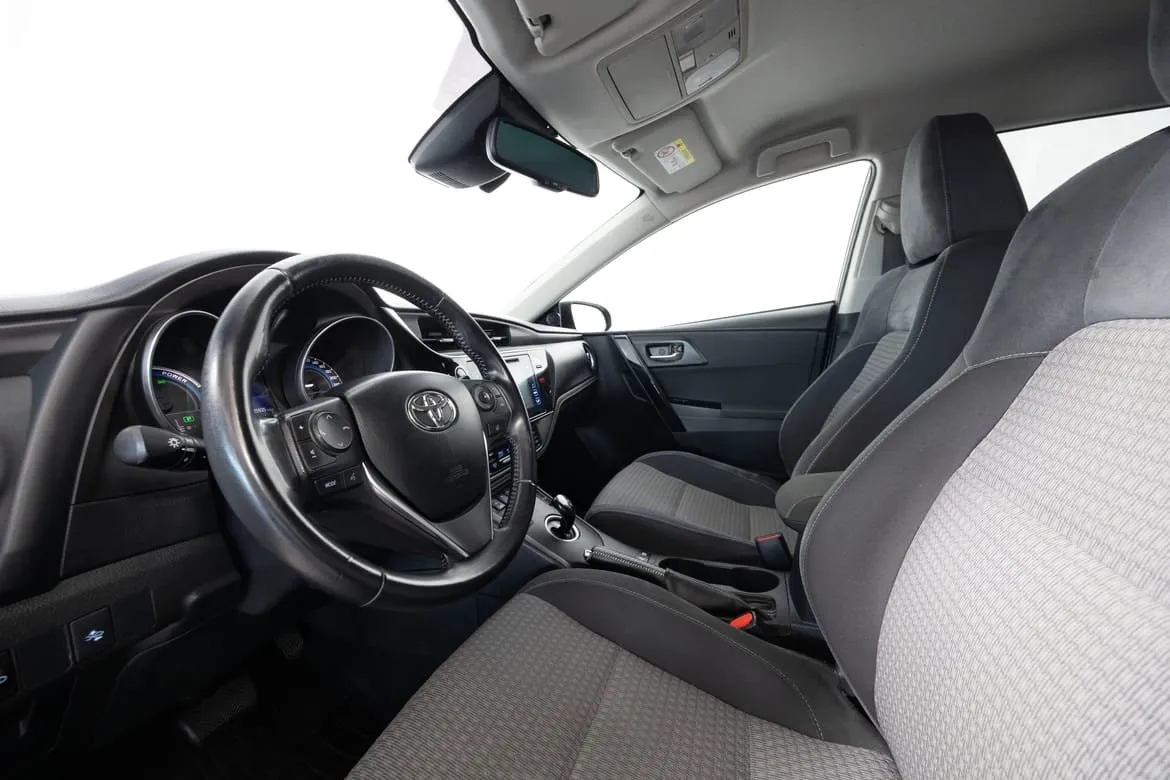 Vehicle image 15