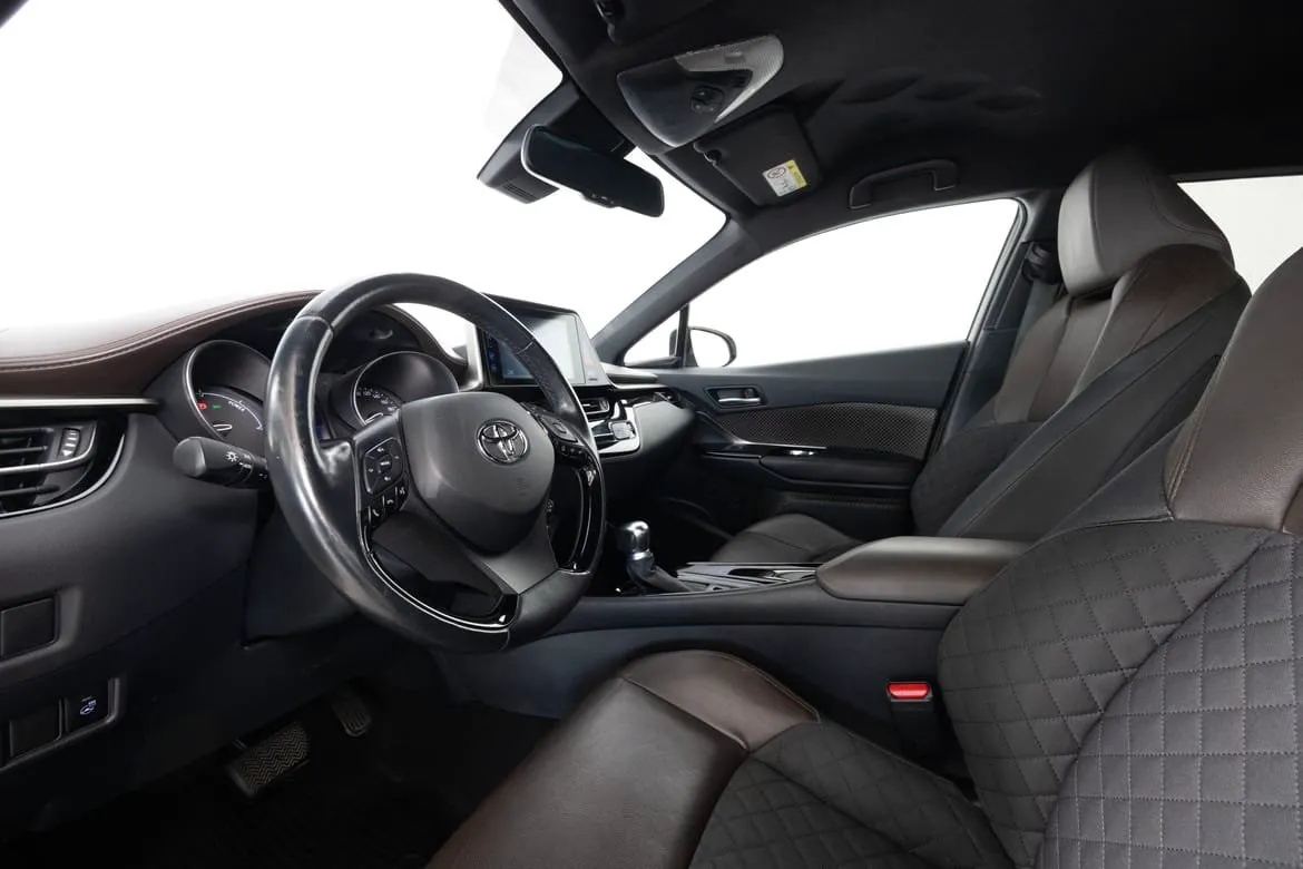 Vehicle image 15