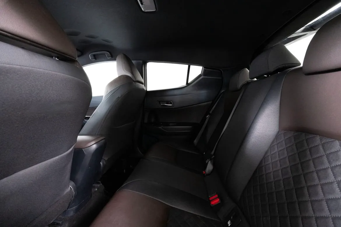 Vehicle image 16