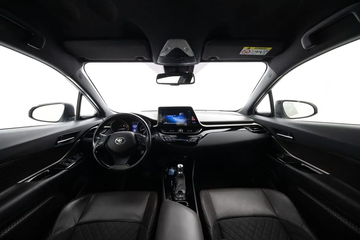 Vehicle image 12