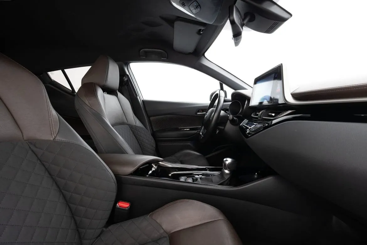 Vehicle image 13