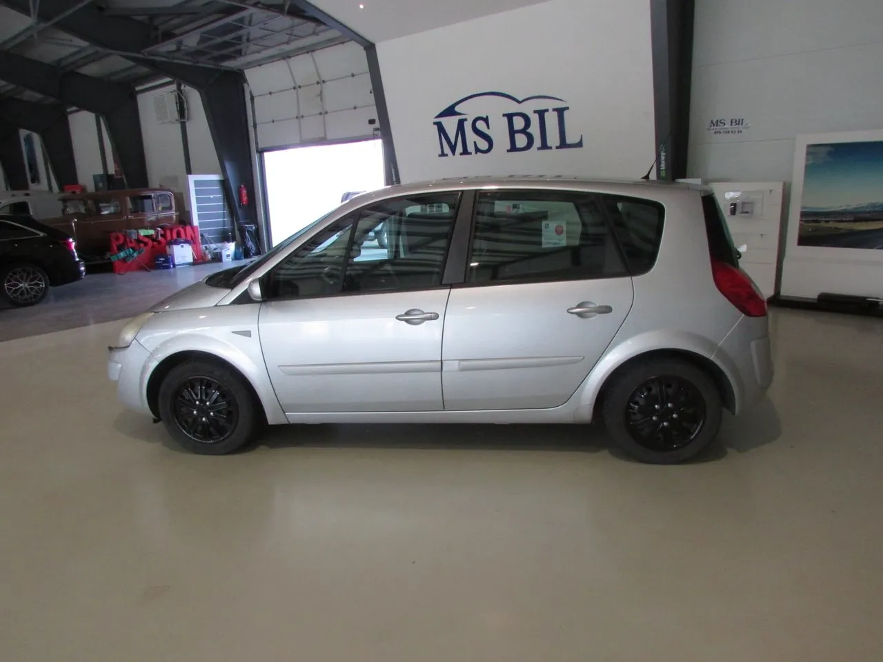 Vehicle image 7