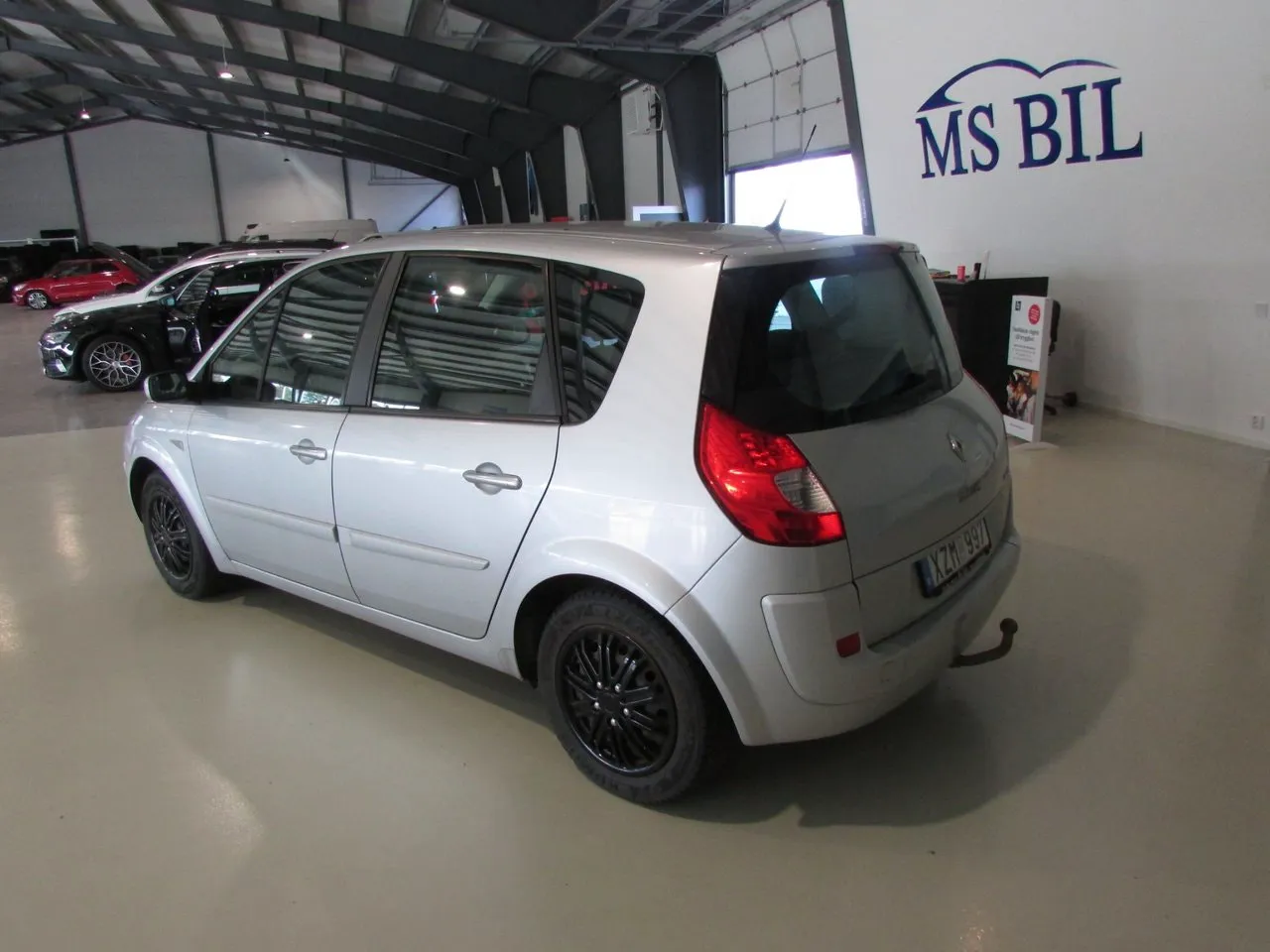 Vehicle image 6