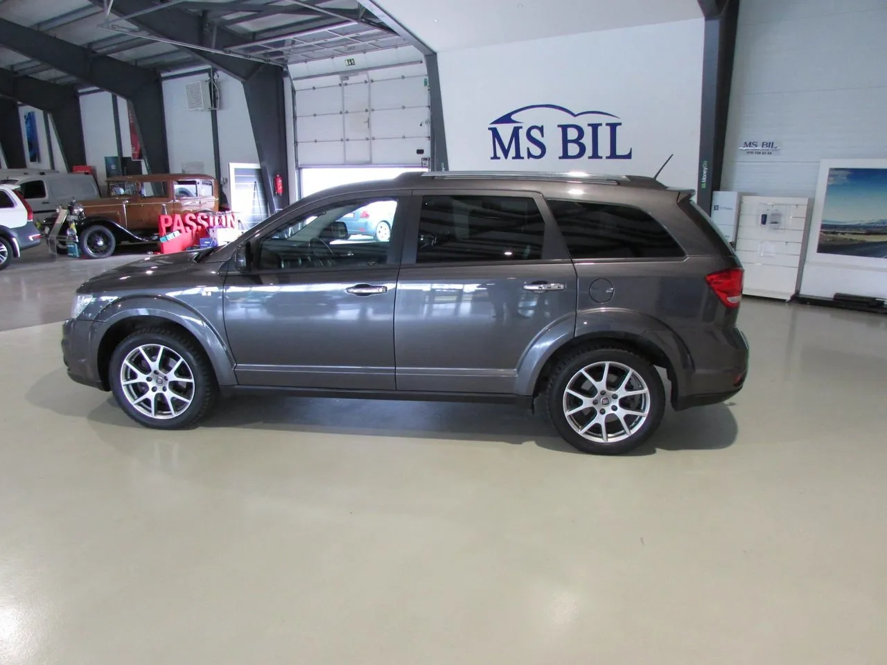 Vehicle image 7