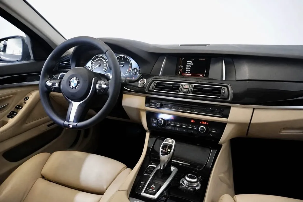 Vehicle image 14