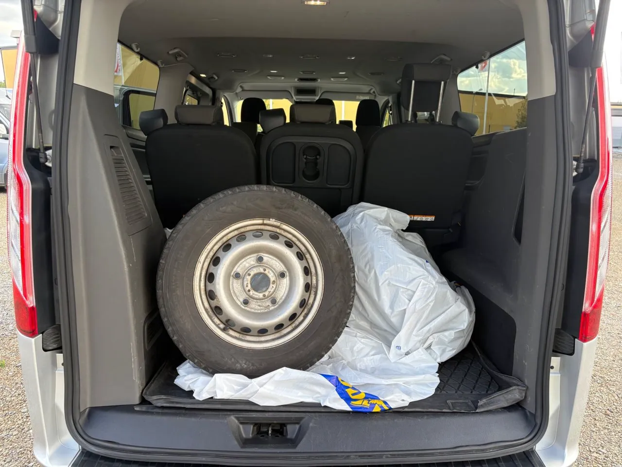 Vehicle image 11