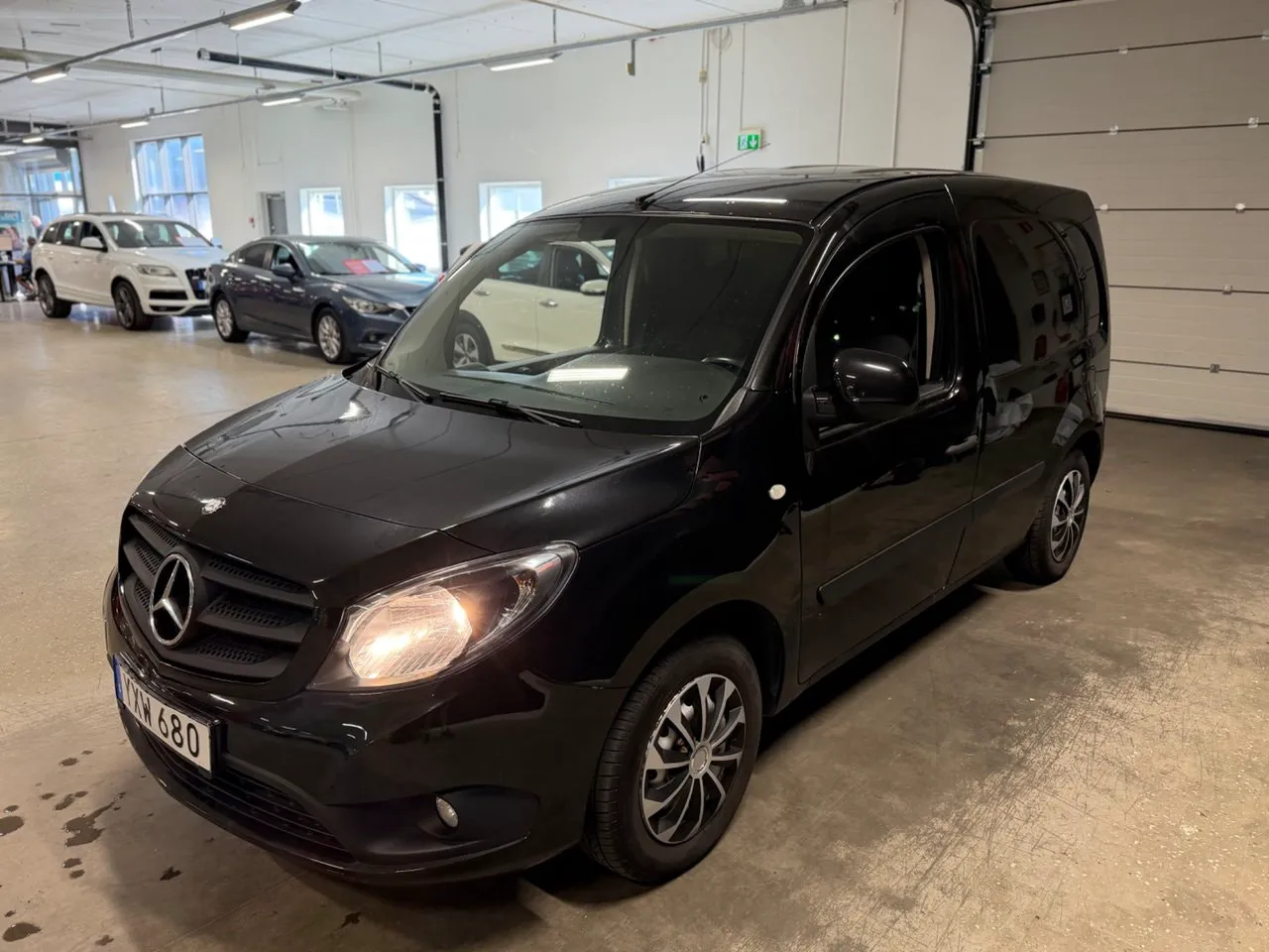 Vehicle image 7