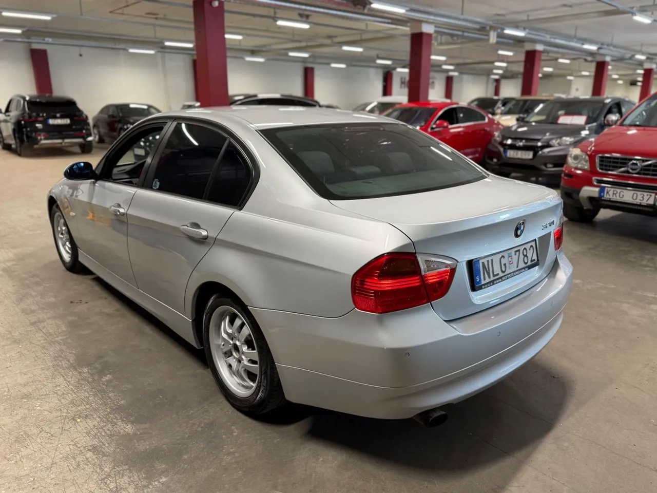 Vehicle image 4