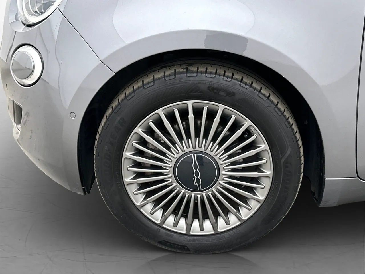 Vehicle image 25