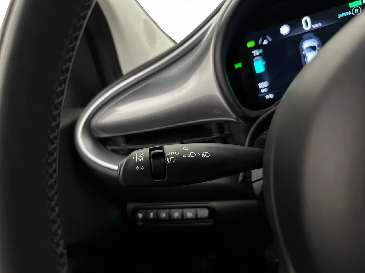Vehicle image 30